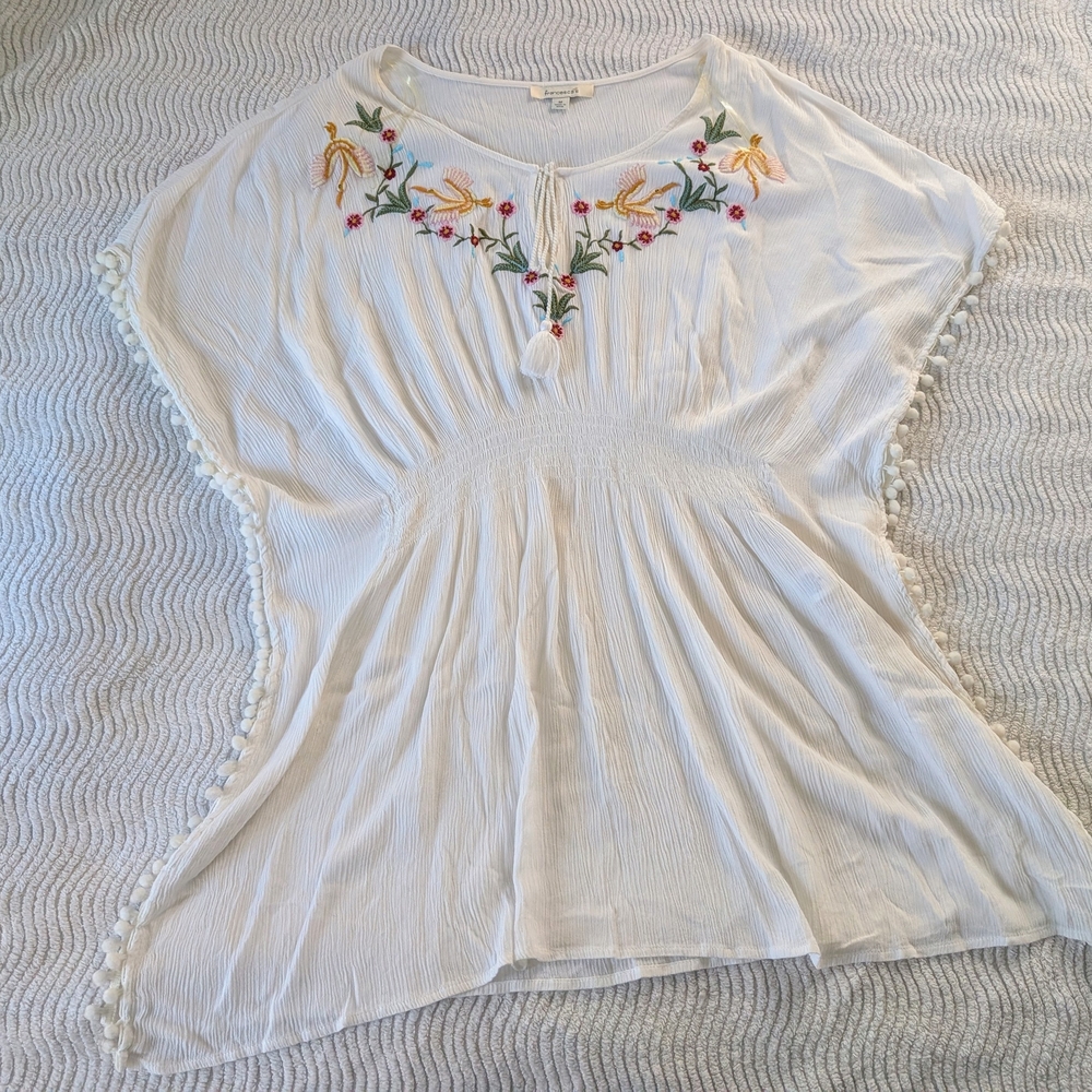 Francesca's Collections Ivory Top with Multicolor Embroidery